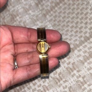 Elegant Gold Women's Watch